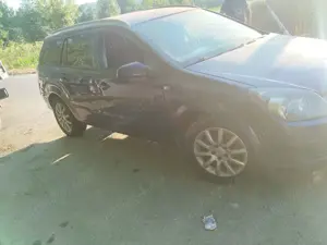 dezmembrez opel astra h an 2007 motor 1.9 disel   cdti ,motor,electromotor,alternator,bara spate