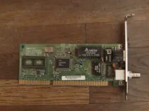 placa de retea pe slot ISA cu BNC si Ethernet