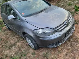 dezmembrez vw golf 5 plus an 2008 motor 1.6 benzina BSE motor,bara fata,bara spate,planetare,aripii,