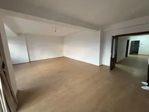 Particular, vand Spatiu Comercial Multifunctional, deschidere la Bd. Voluntari.