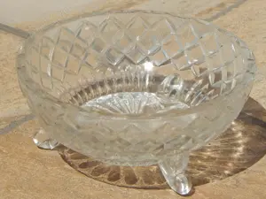 Fructiera din sticla cristal cu 3 picioare veche diam total 16 cm - imagine 2