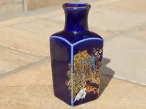 Vaza portelan japoneza marime mica inaltime 9 cm