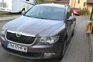 Skoda Superb Break, an 2011, 230.000 km, stare foarte buna, benzina, cutie manuala - imagine 2