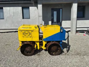 Cilindru compactor de inchiriat 
