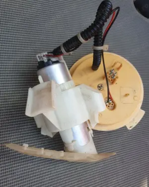 Pompa motorina BMW F 11 - imagine 3