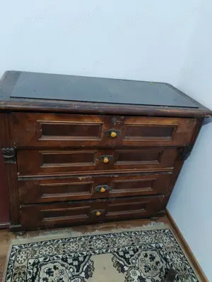 Vinde mobila veche, necesita reconditionare