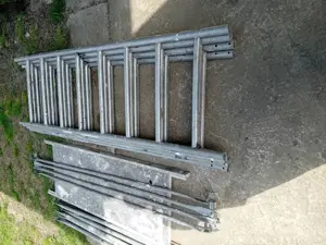 Inchiriez   Vand schela metalica sau Al.  mobila (pe roti) pentru Interior   Exterior.