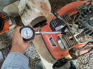 Repar masini tuns gazon, drujbe, trimere, motocoase, sau alte scule cu motoare benzina in 2 ,4 timpi - imagine 4