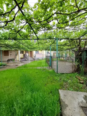 Casa renovabila cu 2 spatii comerciale, 416.6 mp, teren de 781 mp, zona Micro I