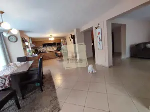 Casa cu 4 camere 3 bai garaj inchis si teren 1100 mp in Tocile - imagine 5