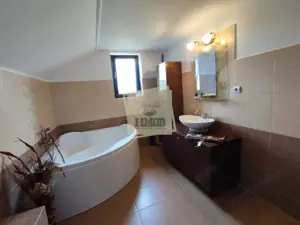 Casa cu 4 camere 3 bai garaj inchis si teren 1100 mp in Tocile - imagine 10