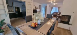 Casa cu 5 camere 3 bai si curte in Padurea Dumbrava