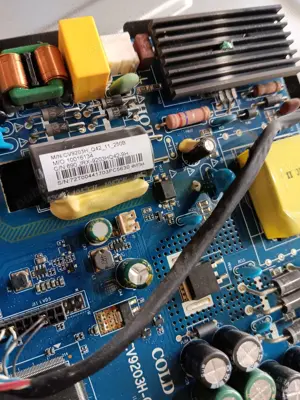 Dezmembrez tv Selecline 883957 le-32d11  placa de baza cv9203h-q42 - imagine 4