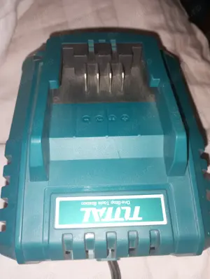 Incărcător filetantă 20V 2A ,TOTAL rapid