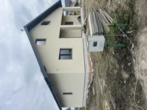 Vând cas 100m2 construit  Teren 586m2 intravilan vaslui situat str burebista, aproape de kaufland