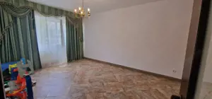 Faleza Nord 3 camere decomandate, etajul 1.