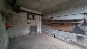 Vand garaj, situat in Pitesti, vis a vis de fostul sediu CEZ, bulevardul Republicii - imagine 3