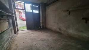 Vand garaj, situat in Pitesti, vis a vis de fostul sediu CEZ, bulevardul Republicii - imagine 4