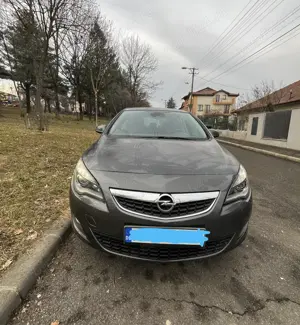 Vând Opel Astra J 2010
