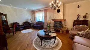 Casă / Vilă cu 14 camere de vânzare în zona Centrală - imagine 4