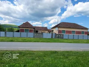 Casa  cu 3 corpuri de cladire, sat Lalasint