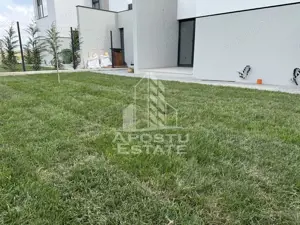 Duplex  modern despartit prin camera tehnica