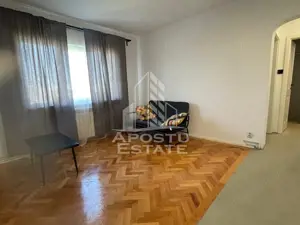 Apartament cu 3 camere, etaj intermediar, zona Gheorghe Lazar