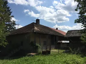 Vând proprietate situată în centrul comunei Mociu, jud. Cluj