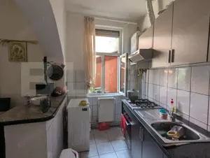 Casa de vanzare, cu curte comuna, 2 camere, 54 mp, zona Clujana - imagine 4