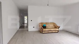 Casa de vanzare, cu 6 camere, 288 mp, zona Voinesti - imagine 2