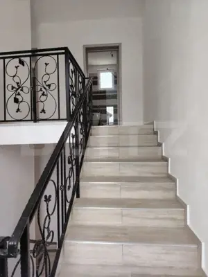 Casa de vanzare, cu 6 camere, 288 mp, zona Voinesti - imagine 9