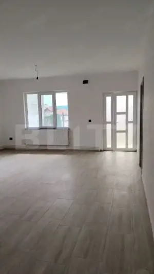 Casa de vanzare, cu 6 camere, 288 mp, zona Voinesti - imagine 3