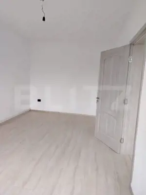 Casa de vanzare, cu 6 camere, 288 mp, zona Voinesti - imagine 4