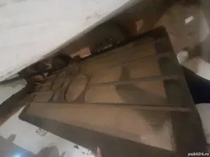 usa din sticla si fier forjat brut