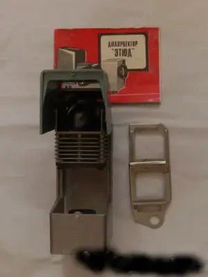 aparat proiector de diafilm cu suport diapozitive - imagine 3