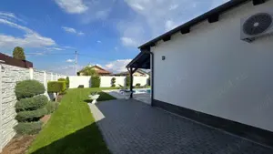 Casa de vanzare, cu piscina, intrarea in Santandrei Mega Image - imagine 9