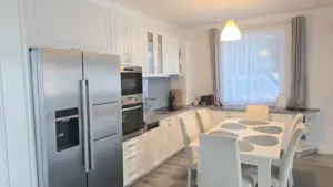 Casa de vanzare, cu piscina, intrarea in Santandrei Mega Image - imagine 14