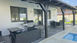 Casa de vanzare, cu piscina, intrarea in Santandrei Mega Image - imagine 6