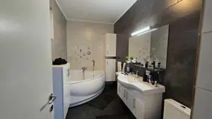 Casa de vanzare, cu piscina, intrarea in Santandrei Mega Image - imagine 21