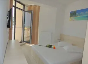 Apartament 2 camere mobilat, vedere la mare, in prima linie + loc de parcare, de vanzare Mamaia Nord - imagine 2