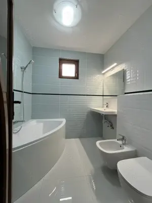 Apartament 3 camere in vila si garaj, etaj 2 3, Delfinariu   Faleza Nord - imagine 5