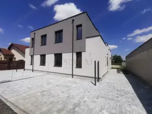 Duplex modern - toate utilitatile - personalizare interioara - zona linistita