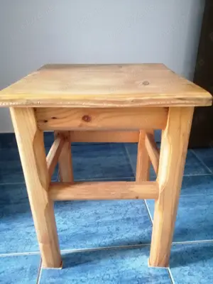 Vând taburet lemn