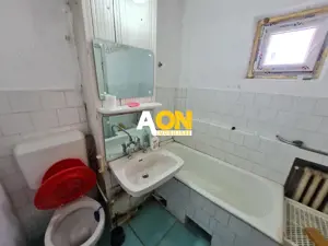 Apartament 4 Camere, Etaj 3, Decomandat, Zona Parc Cetate - imagine 5