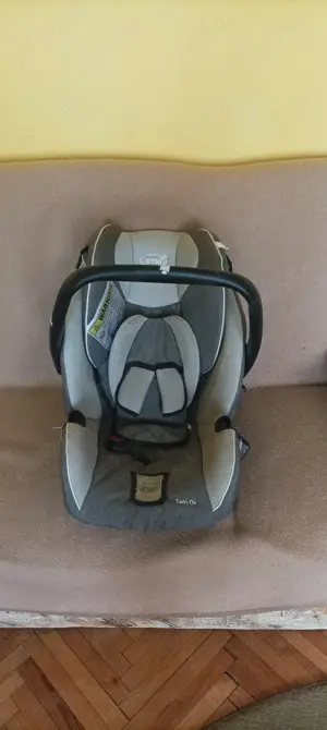 Scaun bebe  copii pentru mașină 