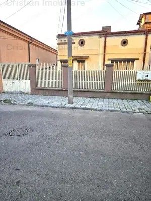 Centru 5 cam 180mp construiti ,teren 376 mp caramida renovata total   mobilata