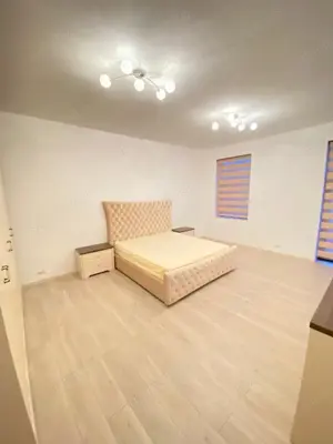 Apartament 3 camere, zona ULTRACENTRAL, etaj 1 - imagine 4