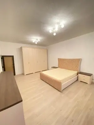 Apartament 3 camere, zona ULTRACENTRAL, etaj 1 - imagine 3