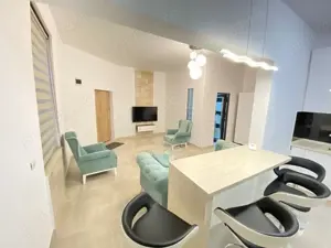 Apartament 3 camere, zona ULTRACENTRAL, etaj 1 - imagine 2