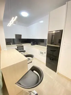 Apartament 3 camere, zona ULTRACENTRAL, etaj 1 - imagine 8